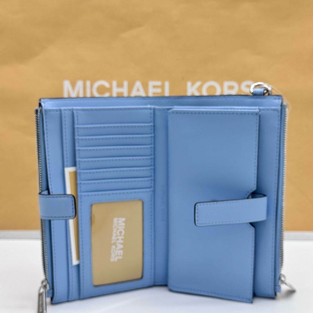 MICHAEL KORS 
Jet Set Large Ombré Logo Wristlet Lt Sky - Picture 12 of 16